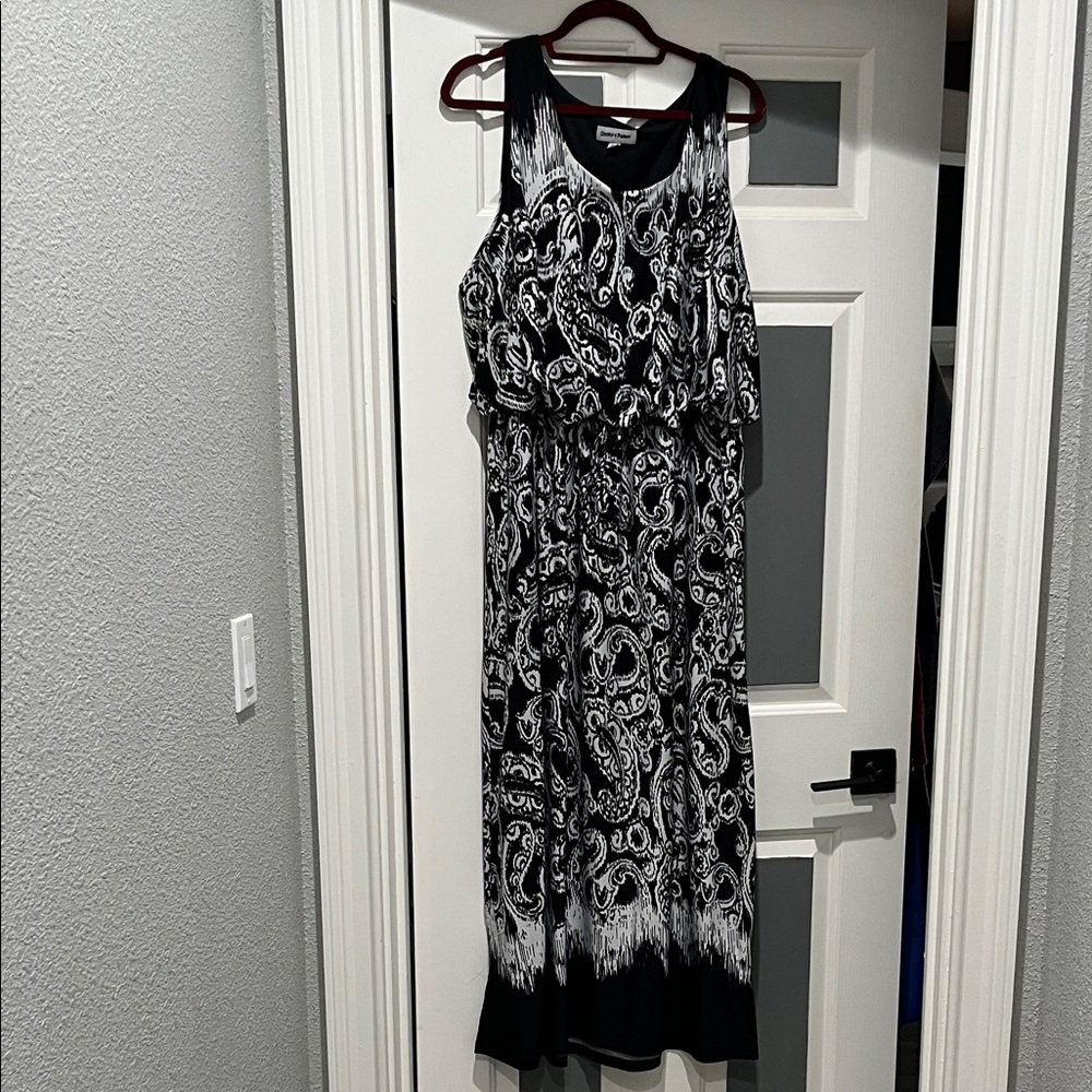 Shelby & Palmer Black and White Paisley Maxi Dress